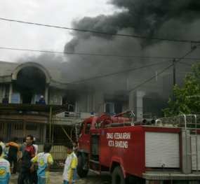 2 Mobil Hangus Terbakar