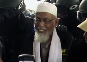 Diberangkatkan dari Mabes Polri, Baasyir Tiba di Kejari Jaksel