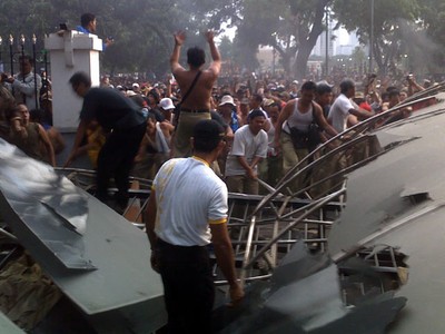 Demo Perangkat Desa Ricuh