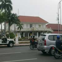 Kedatangan SBY di Surabaya Disambut Unjuk Rasa