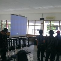 Layar Lebar Terpasang di Ruang Sidang Ariel