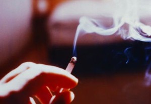 Kenapa Bau Asap Rokok Susah Hilang?