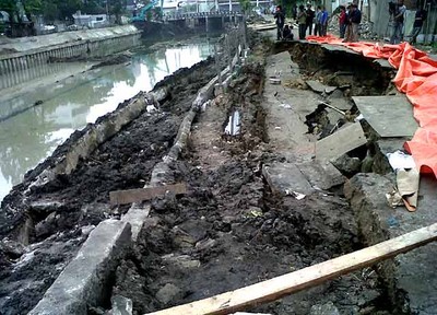 Talut dan Badan Jalan Petojo VIY I Ambrol
