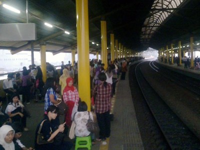 Setia Menunggu Kereta