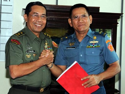 Laksma TNI Iskandar Sitompul Jabat Kapuspen TNI