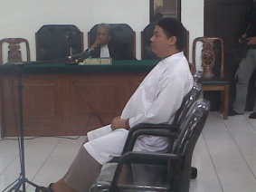 Tuntutan Sofyan Tsauri Gagal Dibacakan