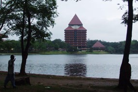 ICW Desak UI Transparan Soal Uang Kuliah Mahasiswa