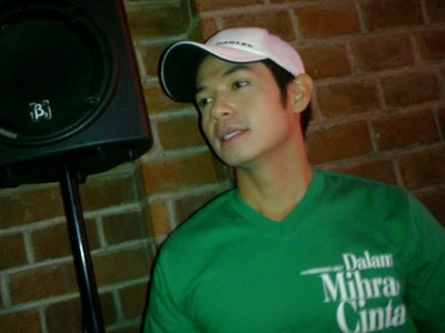 Dude Herlino Dalam Mihrab Cinta