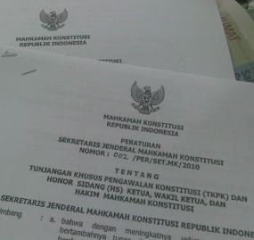 Sekjen Mk Bantah Hakim Mk Dapat Tunjangan Dan Honor Besar<script async src=
