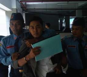  Fraksi Balkon Nyelonong Interupsi, 3 Pemuda Diamankan