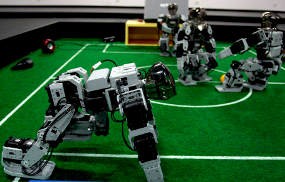 Wow, Ada Robot Bisa Main Sepakbola