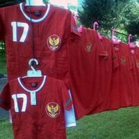 Hikmah AFF, Pedagang Kaos Bola Raup Untung Besar