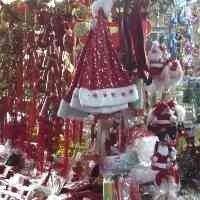 Pernak-pernik Natal dan Imlek Mulai Diserbu
