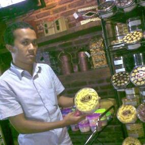 Wow, Berat Replika Merak Mencapai 600 Kg!