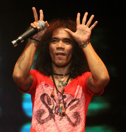 Intim dengan Syahrini di Panggung, Kaka Slank Santai Diprotes