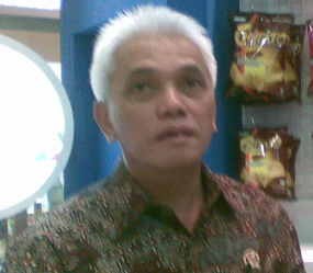 Kunker ke Riau, Hatta Rajasa Disambut Jalan Rusak Parah