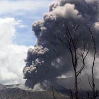 Meletus Lagi, Status Gunung Bromo Tetap Siaga