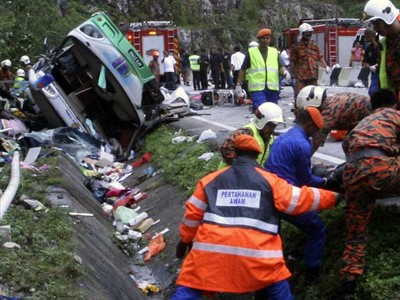 Bus Terbalik, 26 Turis Tewas