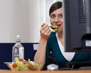 4 Snack Wajib Untuk di Kantor 