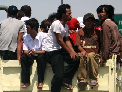 Menantang Maut di Jalan