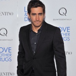 Jake Gyllenhaal Tolak Gunakan Pakaian Dalam saat Adegan Seks