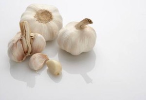 Cegah Rematik dengan Makan Bawang Putih 
