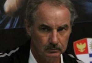 Cerita Cangkok Ginjal Pelatih Timnas Alfred Riedl 