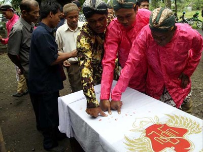 Cap Jempol Darah Dukung Penetapan Gubernur DIY