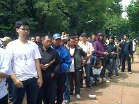 Serbu Tiket Final, Pengantre di 5 Loket GBK Mengular