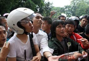 Seorang Pria Diamankan Polisi Usai Ricuh di GBK