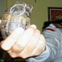 Benda Mirip Granat Meledak di Tangan Seorang Bocah
