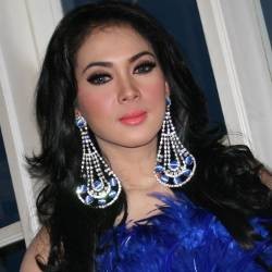 Syahrini Mendadak Suka Bola Gara-gara Irfan Bachdim