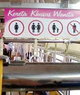 Gerbong KRL Khusus Wanita Tidak Berhenti di Peron 