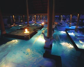 Romantisnya Spa di Atas Karang