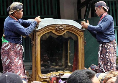 Kereta Keraton Yogyakarta Dimandikan