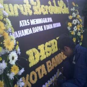 Pesanan Bunga Duka Cita untuk Ayah Wali Kota Bandung Ramai