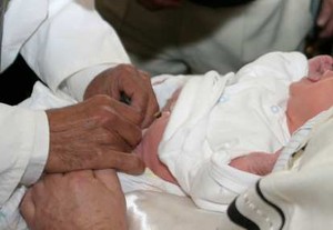 Apa Warna Feses Bayi yang Normal?