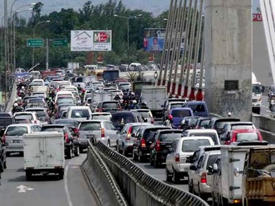 Mengular di Flayover Pasupati