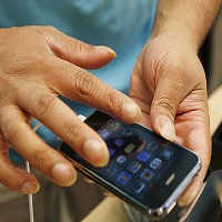Hati-hati Main iPhone di Pesawat