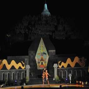 Pentas Wayang Orang Meriahkan Pergantian Tahun Baru di Candi Borobudur