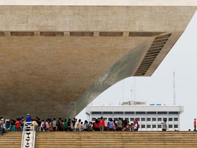 Monas Ramai di Libur Sekolah