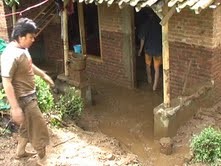 Banjir di Pekalongan Memutus Jembatan Sibetok