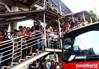 Transportasi Massal Diabaikan