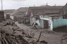 Erupsi Bromo, 106 Bangunan di Ngadirejo Ambruk dan Rusak 