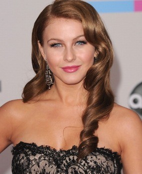 Terlalu Seksi, Video Klip Julianne Hough Dilarang Tayang