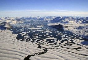 Terjebak Es, 3 Kapal Rusia Tak Bisa Berlayar