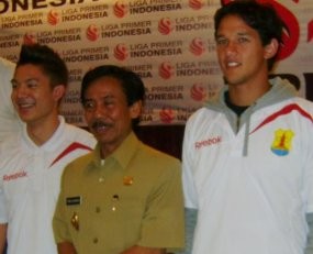 Irfan dan Kim Dikontrak Tiga Musim