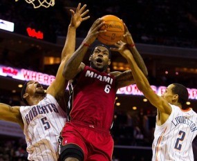 James Bawa Heat Perpanjang Laju Kemenangan