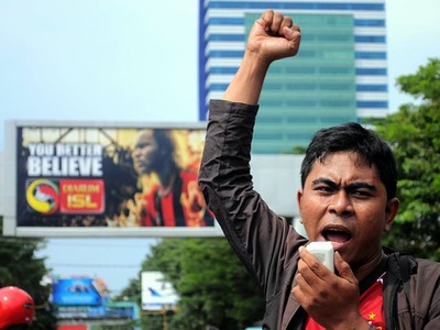 Suporter Makassar Demo Dukung Nurdin Halid 