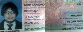 Denny Kembali Rilis Foto Paspor Sony Laksono
